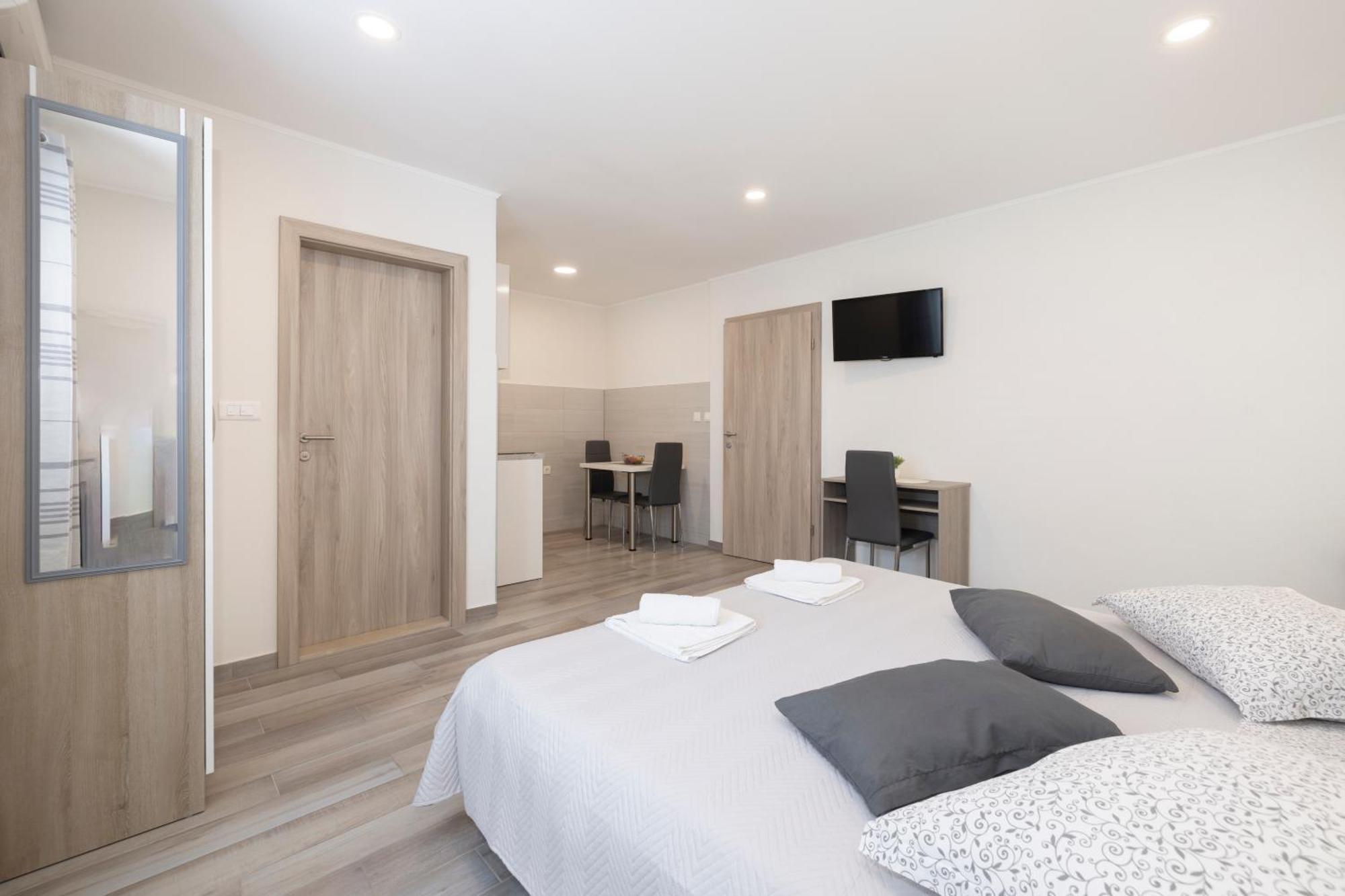 Apartmani Marta Tučepi Zewnętrze zdjęcie