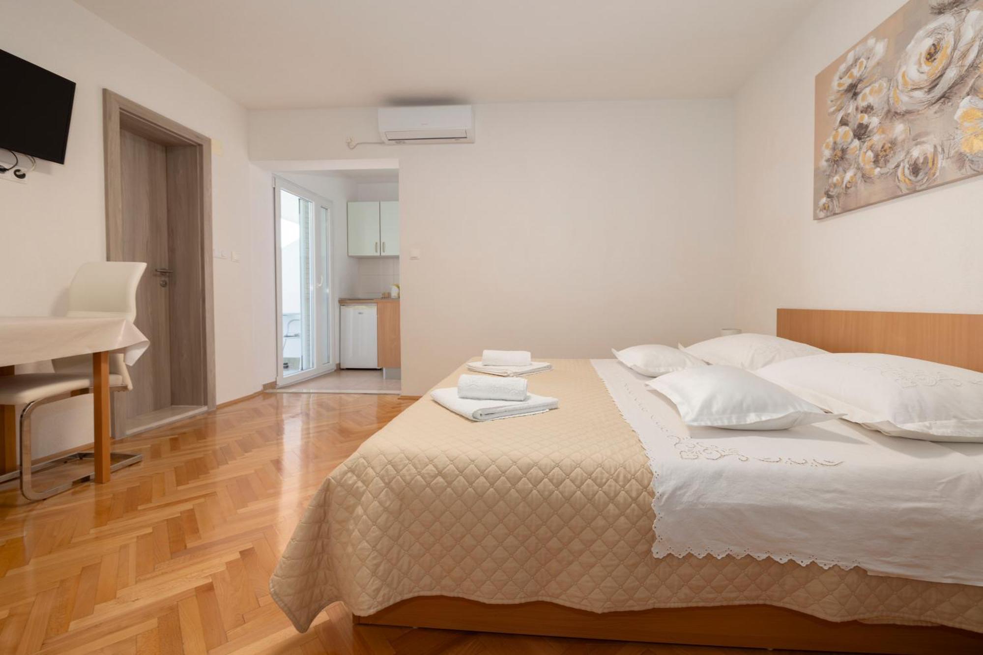 Apartmani Marta Tučepi Zewnętrze zdjęcie