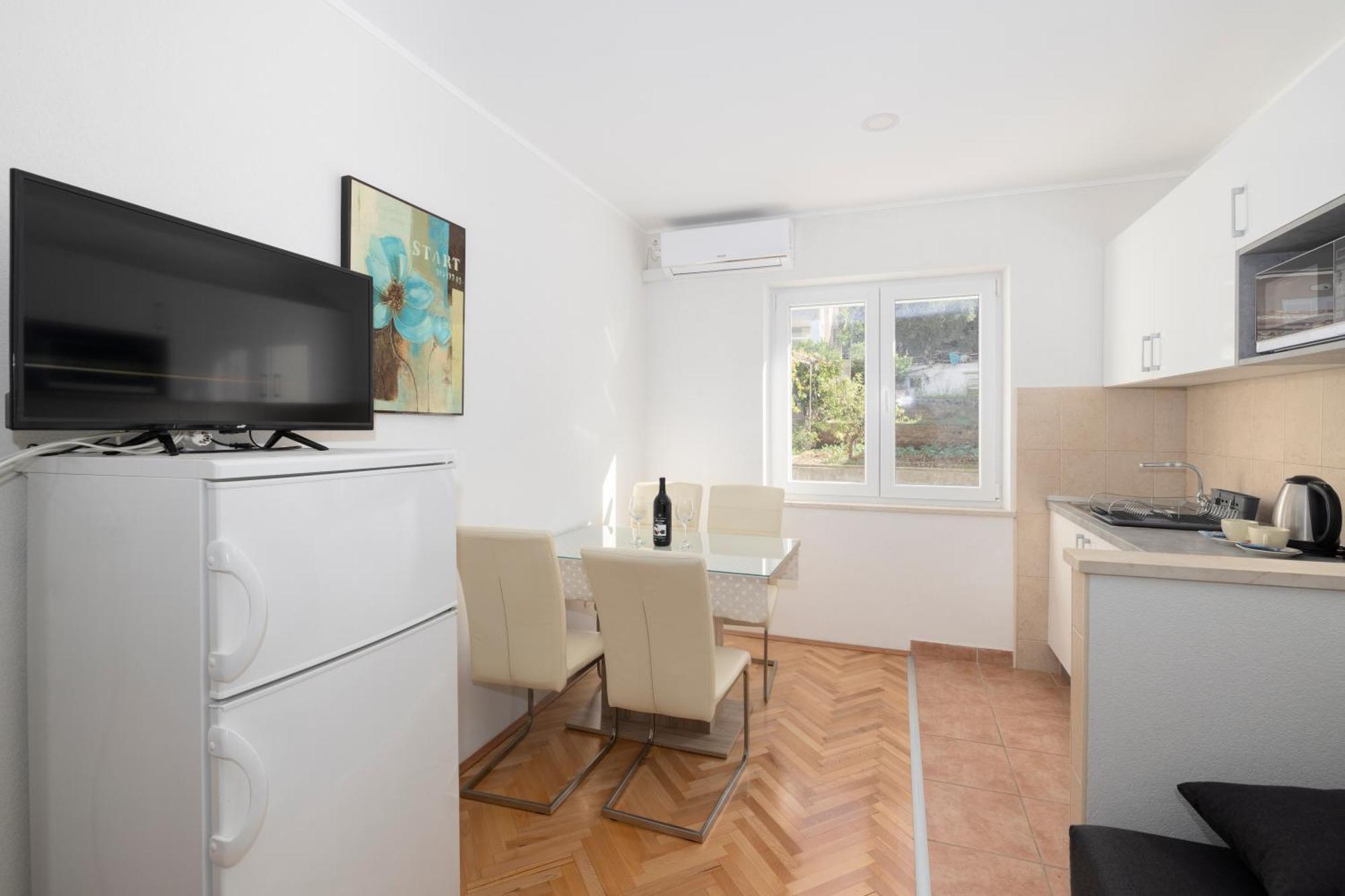 Apartmani Marta Tučepi Zewnętrze zdjęcie